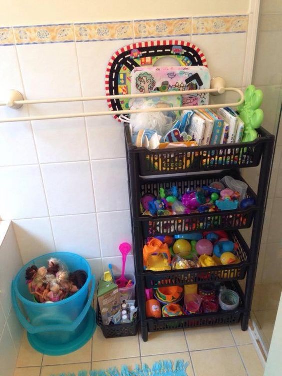 Como organizar los juguetes del baño